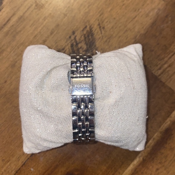 Women’s Fossil Watch - Picture 4 of 4